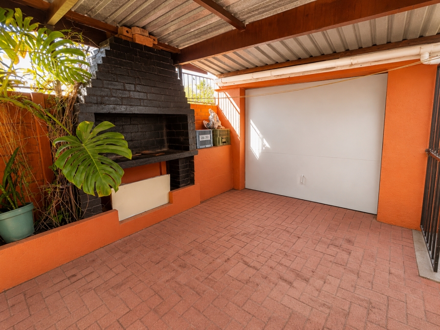 4 Bedroom Property for Sale in Clairewood Western Cape